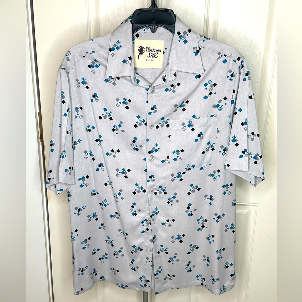 Like new Vintage Silk  Gray/Teal& Blk triangle pattern size :Med